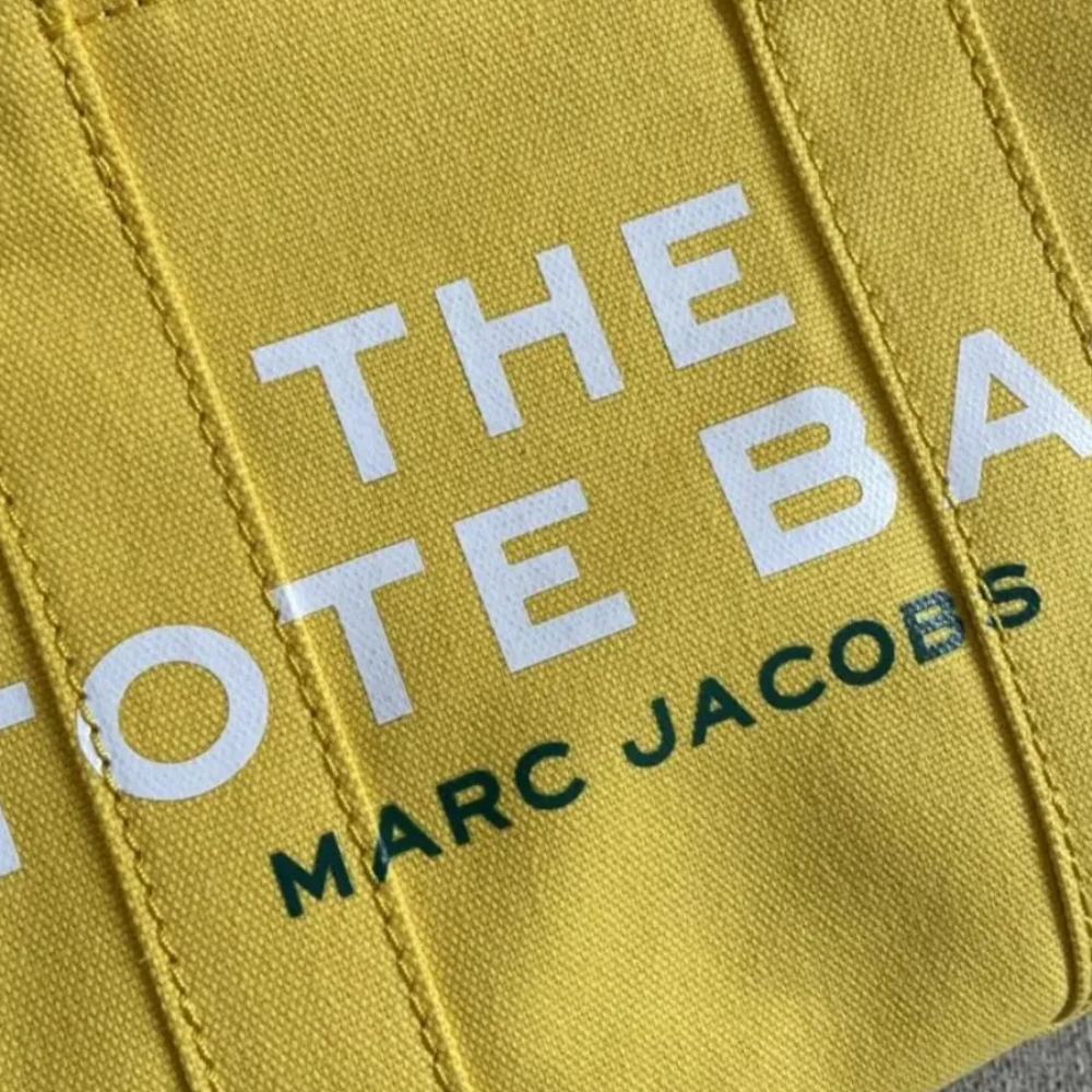 СУМКА MARC JACOBS X PEANUTS CANVAS THE SNOOPY SMALL TOTE BAG YELLOW